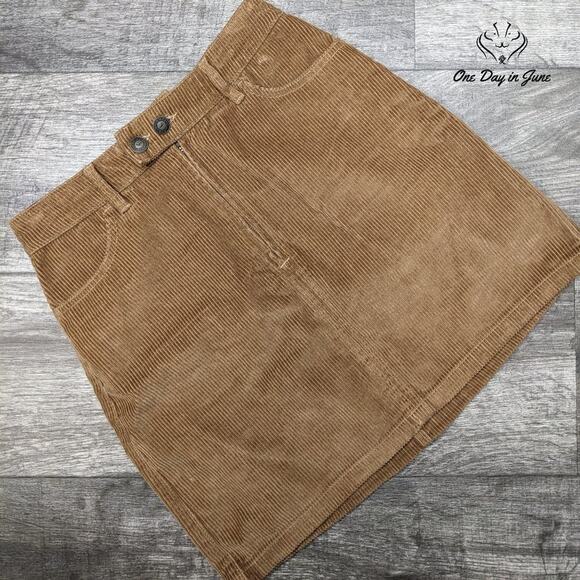 Hollister Dresses & Skirts - Hollister Juniors Ultra High Rise Corduroy Skirt Size 5